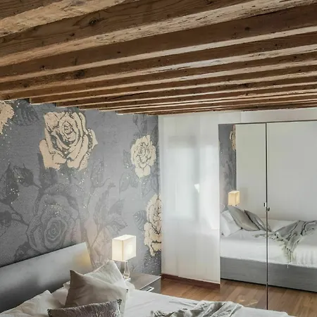 Santa Croce Apartamento *